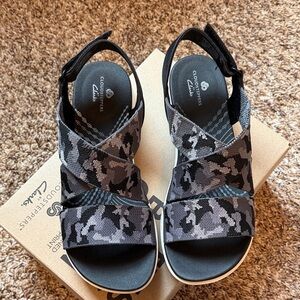 Clarks Women's Black Camouflage Sandals- Cloudsteppers